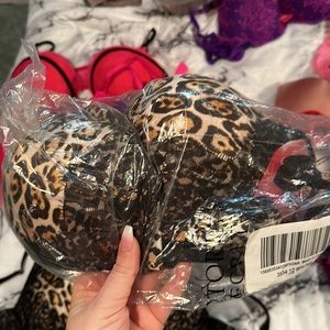 34A BRAND NEW VICTORIA’S SECRET BOMBSHELL PLUNGE PUSH UP BRA THE BEST CL…